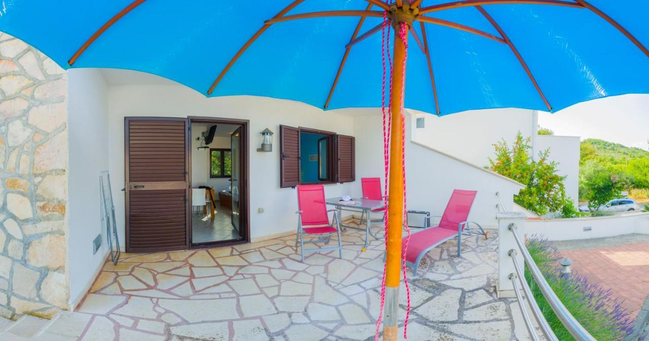 The Sea House Apartments Vis Exterior foto