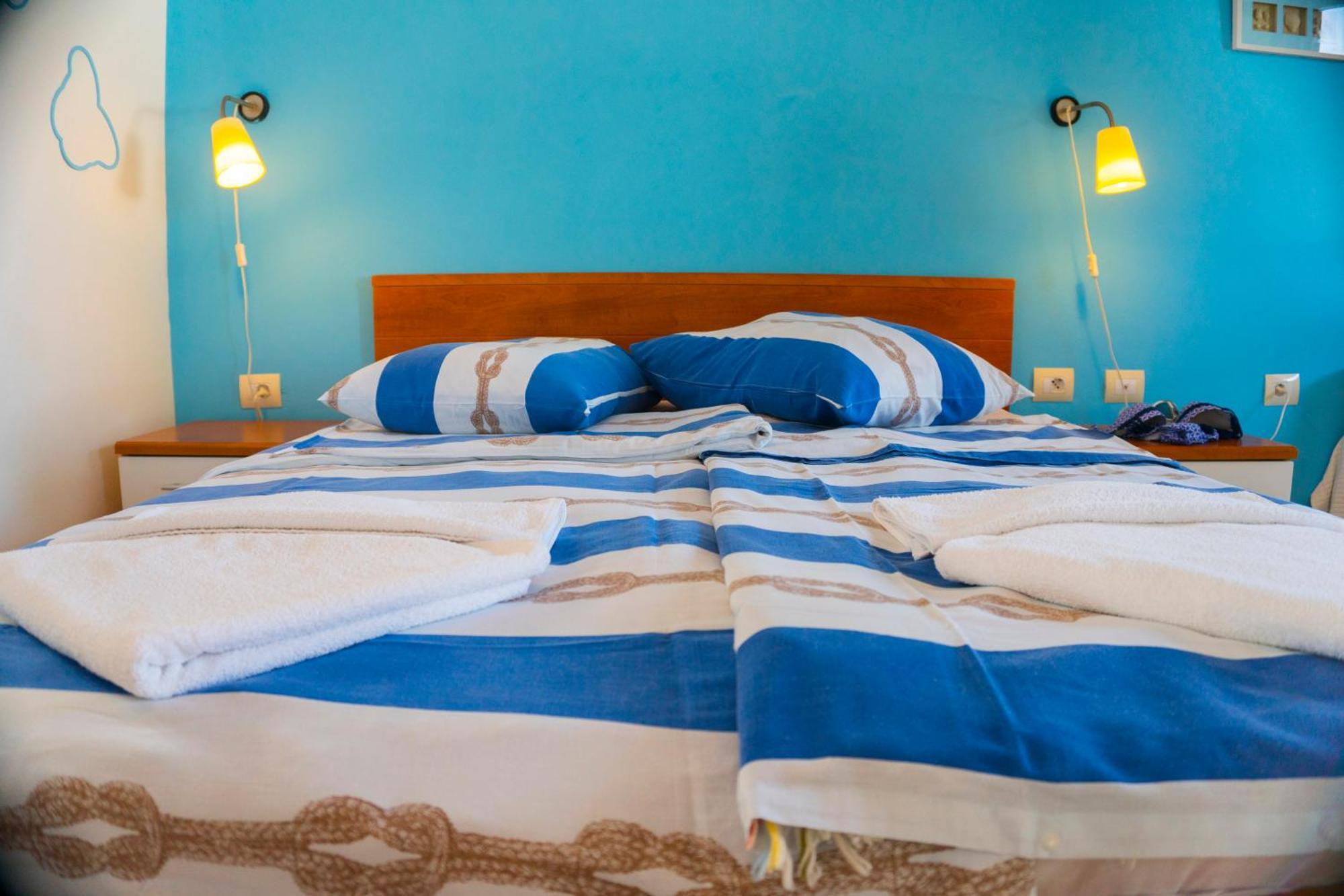 The Sea House Apartments Vis Zimmer foto