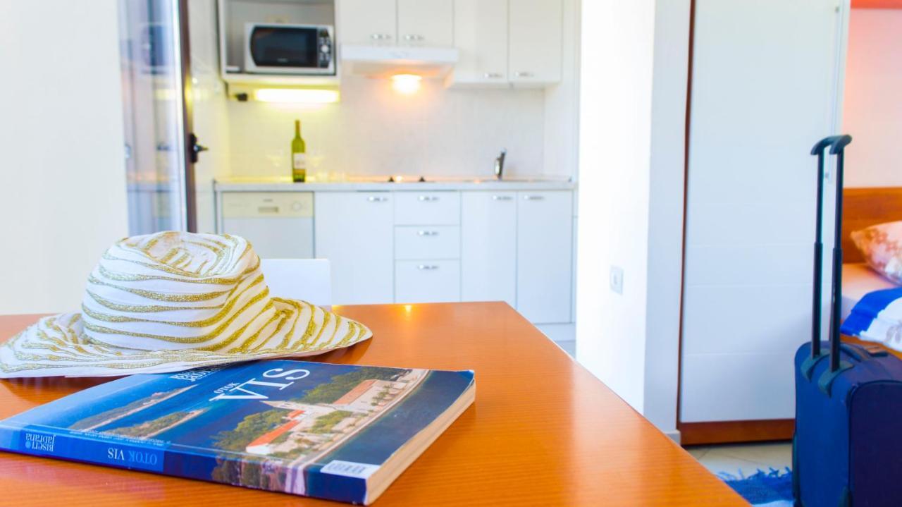 The Sea House Apartments Vis Exterior foto